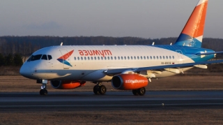 Rusiyanın daha bir SSJ-100 təyyarəsi təcili eniş etdi 