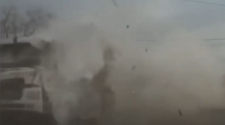 TIR betonqarışdıran maşınla belə toqquşdu - DƏHŞƏTLİ GÖRÜNTÜLƏR 