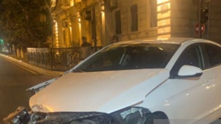 Bakıda iki avtomobil toqquşub, xəsarət alan var - FOTO 