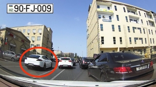 Bakıda bahalı nömrəli "Porsche"nin sürücüsü "protiv" getdi  - VİDEO