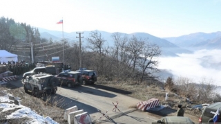 Миротворцы привезли модульные жилблоки в район проведения акции протеста азербайджанских НПО