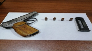 Nəsimi rayonunda “Makarov” markalı tapança satmaq istəyən şəxs saxlanılıb   - FOTO