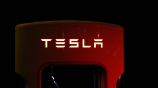 “Tesla” bir həftədə 85 mlrd. dollar ucuzlaşıb 
