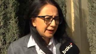 Onlayn aldığı məhsulu geri qaytarmaq istəyi problemə çevrildi: "Bizə dedilər ki, planşeti qoyub getsəniz, çölə atacağıq"  - VİDEO