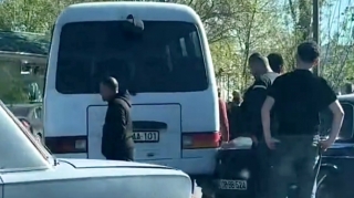 В Гёйчае автобус врезался в ВАЗ, есть пострадавшие — ВИДЕО 