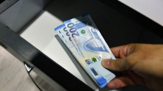 Rüşvət alarkən yaxalanan məmurlardan xəbər var