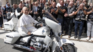 Мотоцикл Папы Римского ушел с молотка 