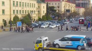 Piyadaların diqqətinə: Bu yolda işıqfora əlavə bölmə quraşdırılıb - VİDEO 