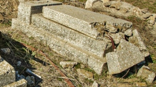 Almaniyada müsəlmanların məzarları naməlum şəxslər tərəfindən dağıdılıb