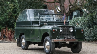 Автомобиль Land Rover 1968 года выпуска Елизаветы II выставлен на аукцион