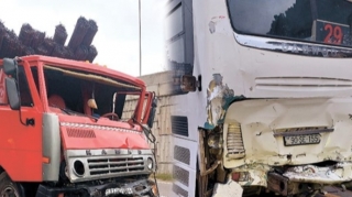 Bakıda avtobusla “KamAZ” toqquşdu - Xəsarət alanlar var   - FOTO