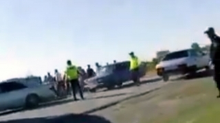 "KİA" "TIR"la toqquşdu -  Sürücü ağır xəsarət aldı - VİDEO 