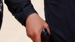 Polis dəmiryol vağzalındakı silahlı şəxsi yaralayıb 