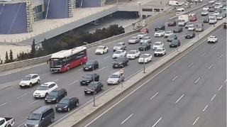 На каких улицах Баку 14 ноября наблюдаются транспортные заторы? 