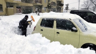 Qarlı və buzlu yollarda 13 nəfər xəsarət alıb 