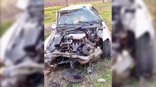 Yüksək sürətlə radara çırpılan “Opel” tanınmaz hala düşdü   - VİDEO