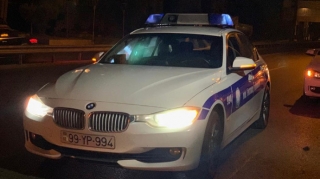 Bakı-Sumqayıt şosesində "Opel" aşıb, xəsarət alan var 