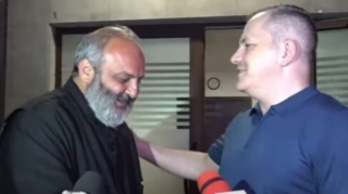 Şahramanyan keşiş Baqrata avtomobil hədiyyə edibmiş 