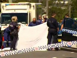 Avtomobili qaçıran kişi özünü və onu qovalayanı bıçaqladı – VİDEO