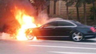 Bakıda avtomobil yandı 