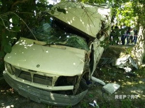 Mikroavtobusu "KamAZ"la toqquşdu: 2 ölü, 9 yaralı - FOTO