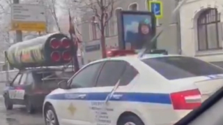 Avtomobilinə raket qoşduran adam polislər tərəfindən saxlanıldı - VİDEO 