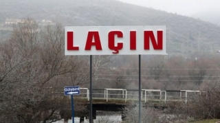 Laçında qəza  – Aşırımda 2 maşın toqquşdu