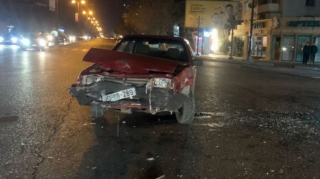 Bakıda iki avtomobil toqquşub  - FOTO