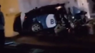 В Баку произошло тяжелое ДТП:  Toyota Prius врезалась в бетонное ограждение - ВИДЕО 