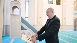 Ильхам Алиев принял участие в открытии мечети, построенной в поселке Гадрут - ФОТО