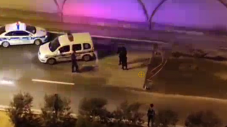 Azərsu yolu qazdı, sürücülər qəzaya düşdü - Köməyə polislər gəldi - VİDEO 