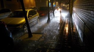 Qərb bölgəsində leysan yağış nəqliyyatın hərəkətini məhdudlaşdırıb  