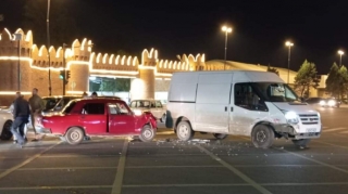 Gəncədə maşınlar toqquşdu - Xəsarət alanlar var - FOTOLAR 