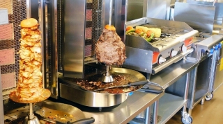 Kütləvi zəhərlənməyə səbəb olan dönərxana bağlandı - FOTO 