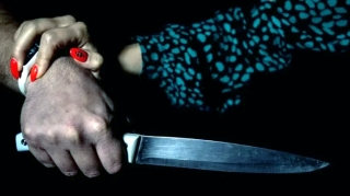 Qadın iş yerinin önündə bıçaqlandı - Saxlanılan var 