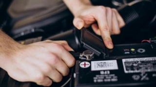 Почему в автомобилях до сих пор используется именно 12-вольтовая система? 