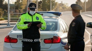 Küçədə cərimə yazılan şəxsi ələ saldı, həbs edildi