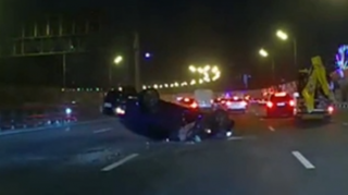 Ara işləyib "hoqqa verən" sürücü maşını belə aşırdı  - VİDEO