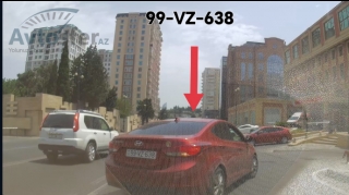 В Баку водитель неправильно сманеврировал и создал опасность для других автомобилей — ВИДЕО 