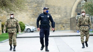 Polis koronavirusu yayan 5 nəfəri saxladı 