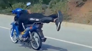 Motosiklet üzərində “hoqqa” çıxardan sürücünün - VİDEOsu 