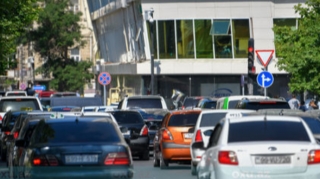 Axşama doğru Bakıda sıxlıq olan küçə və prospektlər - SİYAHI 