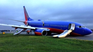 Təyyarə dayanan kimi niyə dərhal ayağa qalxmaq olmaz? - Pilot danışdı 