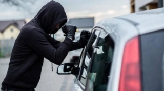 Abşeronda avtomobildən 6 200 manat pul  oğurlanıb