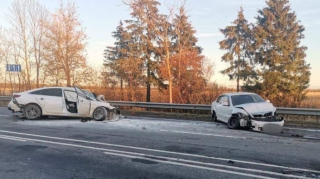 Əks yola çıxan “Hyundai” “KİA” ilə toqquşdu; maşınlardan biri partladı – 3 ölü - VİDEO 