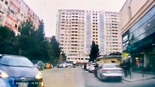 Binəqədidə qayda pozan "Prius" sürücüsü zəncirvari qəza törətdi    - ANBAAN VİDEO