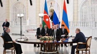 Putin Əliyev və Paşinyanla üçtərəfli görüş keçirib 