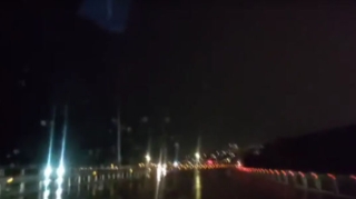 Zığ şosesinin yolboyu bəzək üçün qoyulan işıq dirəkləri:  “Novruzda rəngləyib, Yeni ildə zər asırlar” - VİDEO 