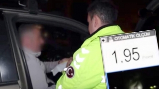 İçki içib sükan arxasında yatdı – Polis oyadıb cərimələdi - VİDEO 