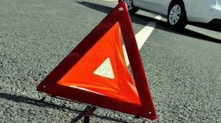 Yevlaxda "Mercedes" və "Priora"  toqquşub, xəsarət alan var 